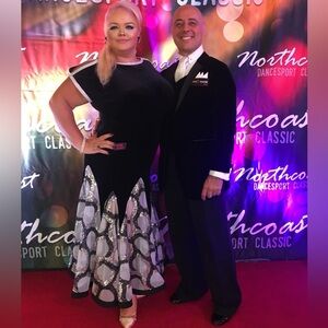 Beautiful 3 piece Set - body suit, long skirt, short skirt
Size 16/18/20 US